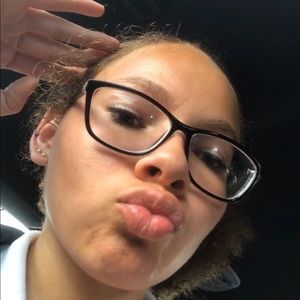 Meet your Posher, Nina